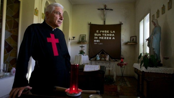 L'omicidio di fra Leonardo, l'assassino reo confesso in silenzio dal gip: convalidato l'arresto