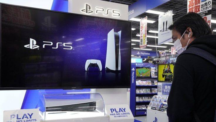 Sony aumenta i prezzi della Playstation 5: in Italia costerà 50 euro in più