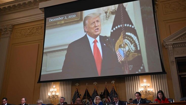La giornata nera di Trump: la Commissione 6 gennaio lo convoca e la Corte Suprema lo boccia sulle carte dell'Fbi