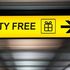 Duty free in aeroporto, che passione... E gli italiani rischiano di restare a terra