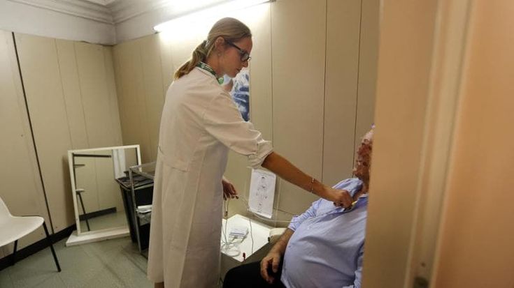 Ecografie e holter in farmacia. “Così si tagliano le liste d’attesa”