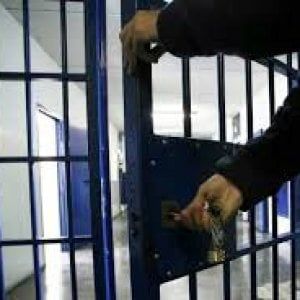 Roma, rifiuta il cibo in carcere e muore dopo mesi di coma. I legali: "Rigettate le istanze di scarcerazione"