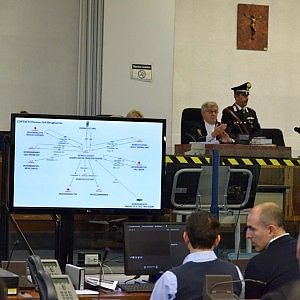 No Tav, dopo il blitz riprende il processo: mazzo di fiori in aula per le nozze in carcere dell'imputata