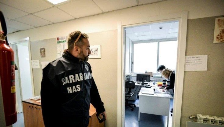 Sospesi ma al lavoro: i Nas denunciano medici No Vax in Sicilia