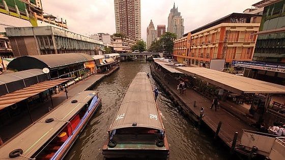 A Bangkok, sul canale dove tutto scorre. Tranne il tempo
