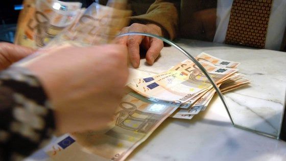 Assegni pagati senza clausola di "non trasferibilità", le maxi-sanzioni fanno arrabbiare i consumatori