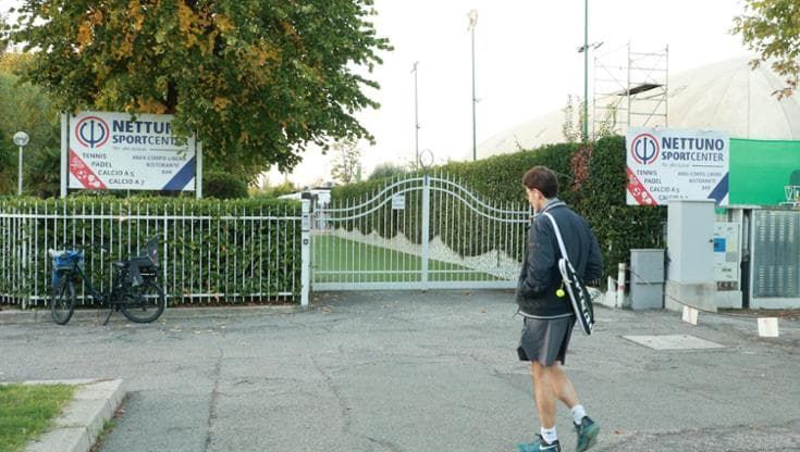 Nettuno tennis, incognita estate. Genitori infuriati sui corsi: “Nessuno ci dà garanzie”