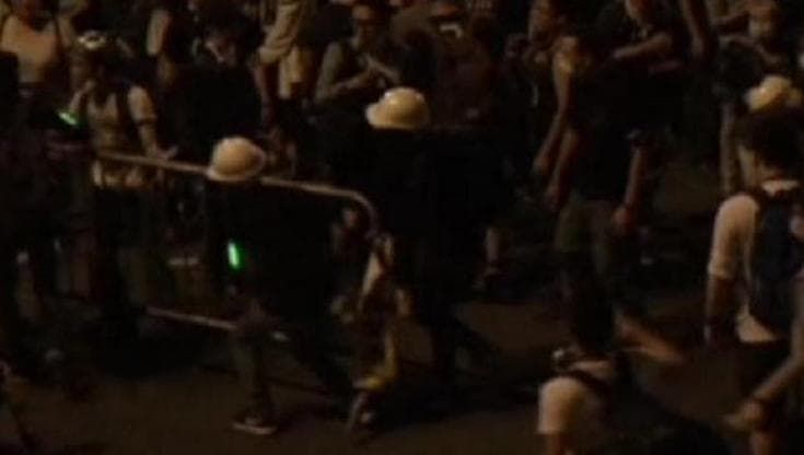 Hong Kong: nuova notte di proteste, 40 arresti