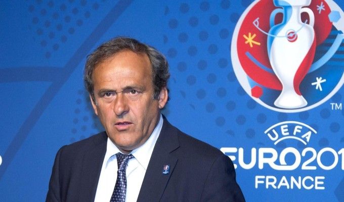 Michel Platini <br />&ldquo;Per il razzismo chiudere gli stadi? <br />Freniamo: al massimo un settore&rdquo;