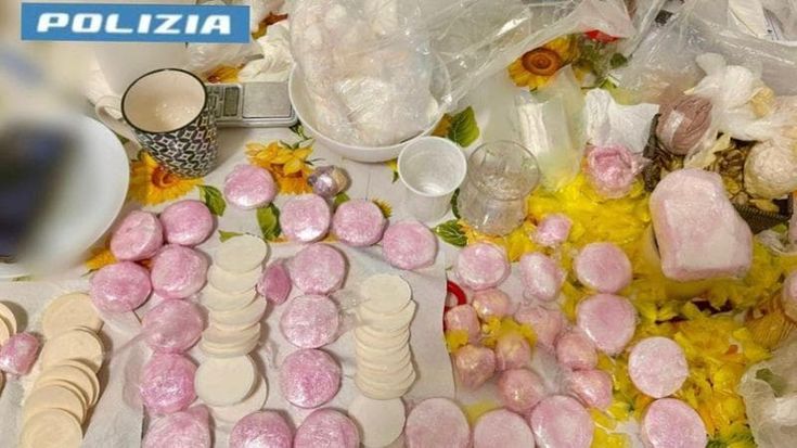 Scoperto laboratorio di crack in casa: arrestato 22enne in via Monza a Torino
