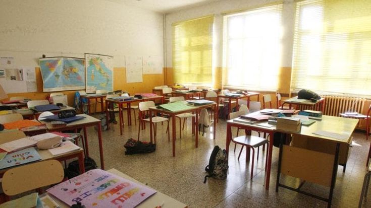 Microcamere e cimici in aula per dimostrare le molestie sugli alunni: arrestato maestro di sostegno