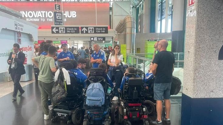 La nazionale paralimpica bloccata a Fiumicino: “Sul volo non c’è spazio per le carrozzine”
