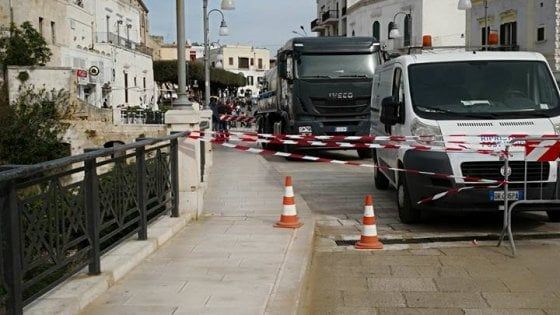Polignano, l'autospurgo sversa olio idraulico su Lama Monachile: caccia all'autista