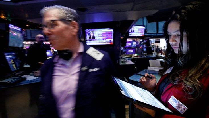 Le Borse di oggi 13 dicembre. Omicron spaventa ancora i mercati, listini Ue in calo. Su i prezzi del gas