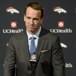 Nfl, le lacrime del campione Manning: "Lascio il football, mi mancherà..."