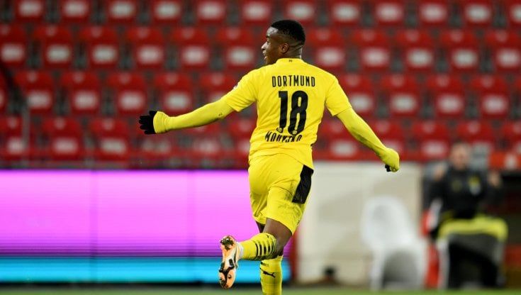 Germania, Moukoko segna il gol più giovane della storia: ma al Borussia Dortmund non basta 