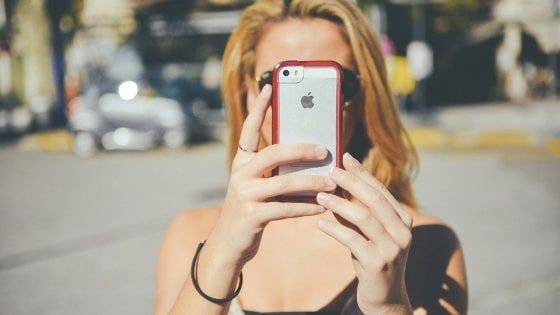 Giovani, anziani, bimbi: nell'estate dei cellulari nasce la tariffa su misura