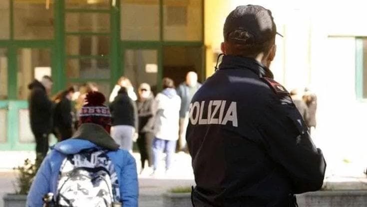 Scuola, la protesta dei presidi in Campania: “Troppe carenze negli istituti”