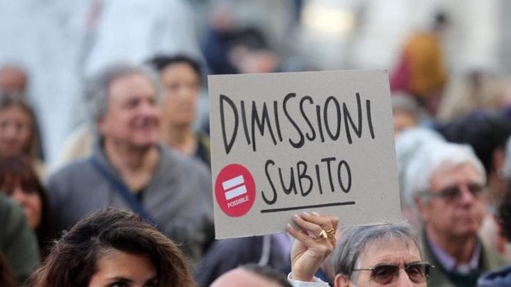 Cittadini sotto la Regione per chiedere le dimissioni di Toti: “Basta con una Genova di privilegi per pochi”