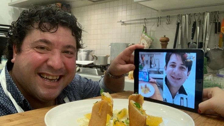 Le lezioni di cucina a distanza dell'ex concorrente di Masterchef
