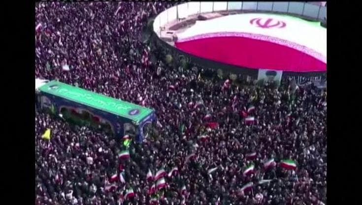 Teheran, i funerali  di Ali Larijani e Gholamreza Soleimani uccisi in un raid