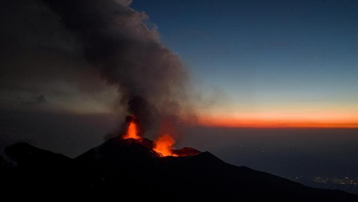 L’aeroporto di Catania è operativo. Etna, conclusa l’attività esplosiva e l’emissione di cenere