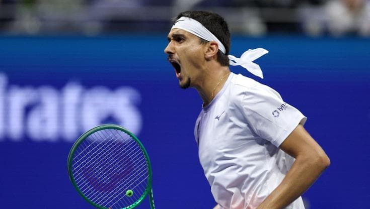 Sonego sfiora l’impresa: Zverev lo batte al quinto set agli Us Open. Vittorie per Musetti e Bellucci