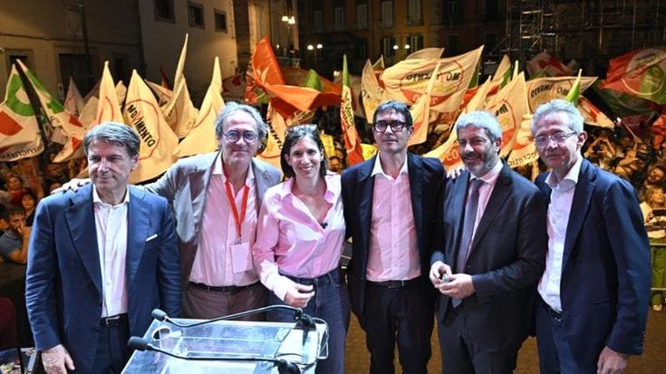 “Mai più divisi, è una promessa”, a Napoli la prima piazza del campo largo