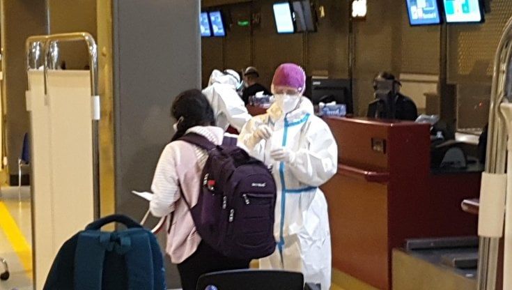 Variante indiana Covid, allerta nel Lazio. Positivi 23 passeggeri atterrati a Roma da Delhi. Si cercano i sikh rientrati nelle ultime settimane