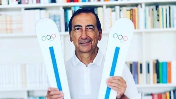 Olimpiadi 2026: il sindaco Beppe Sala esulta su Facebook e pubblica la foto con gli sci
