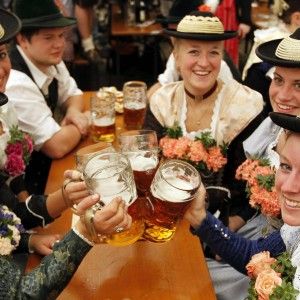 Oktoberfest, il baccanale che divent&ograve; globale. La sua storia nei video Luce&nbsp;