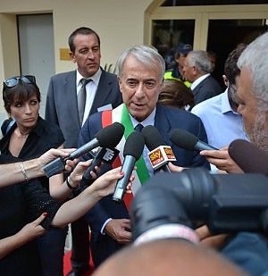 Pisapia: "Basta tagli ai Comuni.<br />Pronti allo scontro col governo"