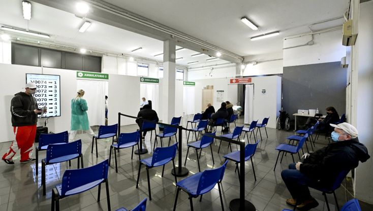 Covid, a Parma un mini hub in più: aperto il centro vaccini in via Quasimodo 