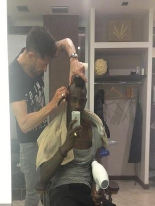 Mario Balotelli, il nuovo taglio di capelli &egrave; tribale