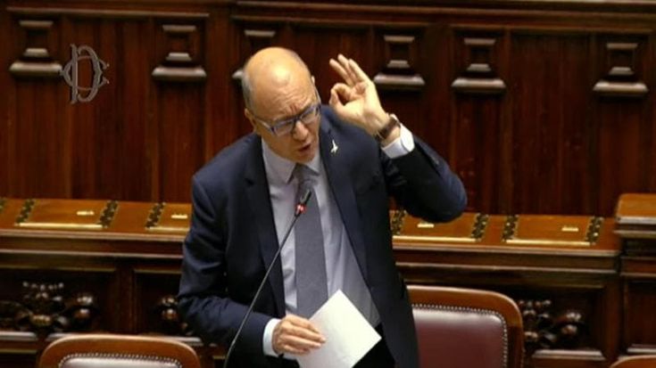 Valditara, chi urla ha sempre torto. Casalino-Conte la forza del destino