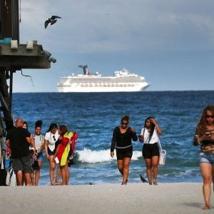 Usa: uragano Dorian a forza 4, chiude l'aeroporto di Orlando. Bahamas e Florida, evacuata la popolazione