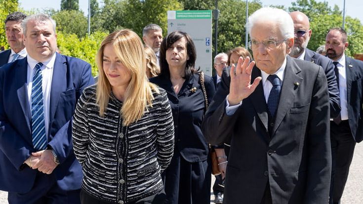 Mattarella e Meloni a Modena dai feriti. Il capo dello Stato ai medici: “Grazie per ciò che fate”