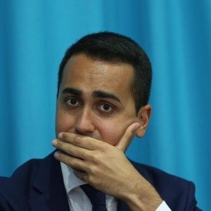Di Maio: "Sui migranti lo Stato tolga ai privati i centri di accoglienza"