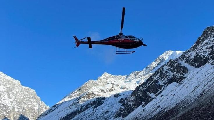 Nepal, il soccorritore: “Non riusciamo più a scavare, i corpi degli alpinisti resteranno qui”