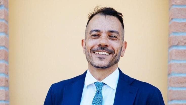 Gian Paolo Crasta: “Io manager bloccato su WhatsApp, Meta non risponde: farò causa. Ora uso sms”