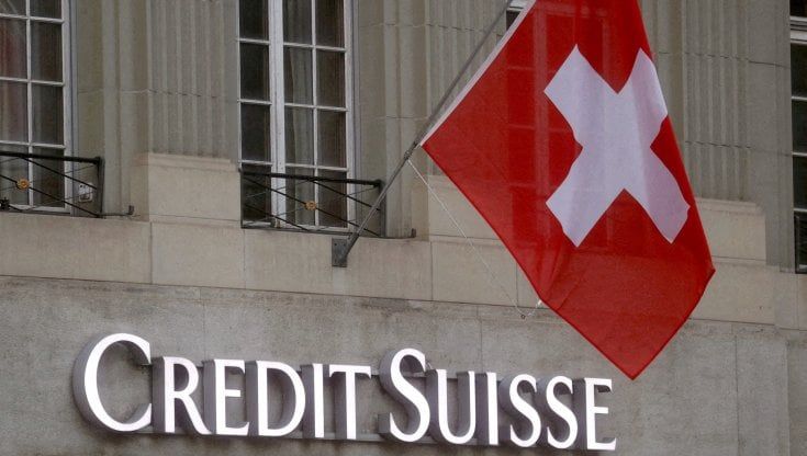 Fuga da Credit Suisse, cosa succede alla banca elvetica? Una crisi già costata 500 miliardi