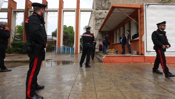 Palermo, il cadavere di un clochard scoperto davanti alla Fiera che ospita l'hub Covid