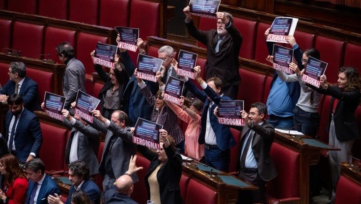 Sciopero benzinai contro il governo, le reazioni. Ciriani: "Non ce l'abbiamo con voi". Renzi: "Combinate danni e date la colpa agli altri"