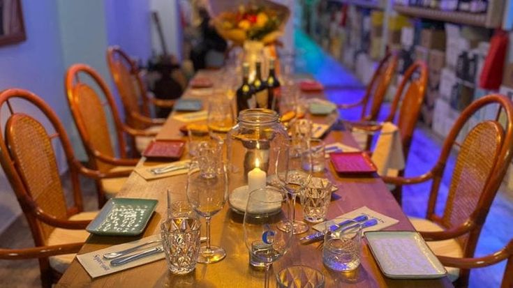 A tavola senza cellulare: l'invito alle coppie in un ristorante di Cecina per "tornare a parlare e ad assaporare i piatti"