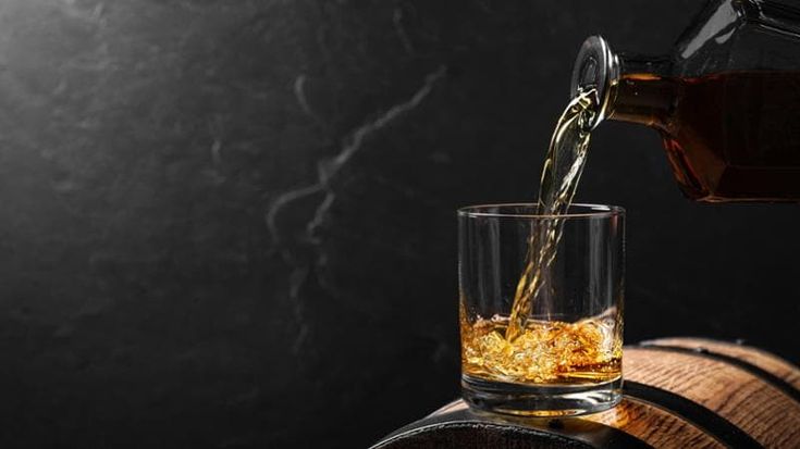 La crisi del whisky scozzese: botti piene e consumi in calo. La speranza viene da New Delhi