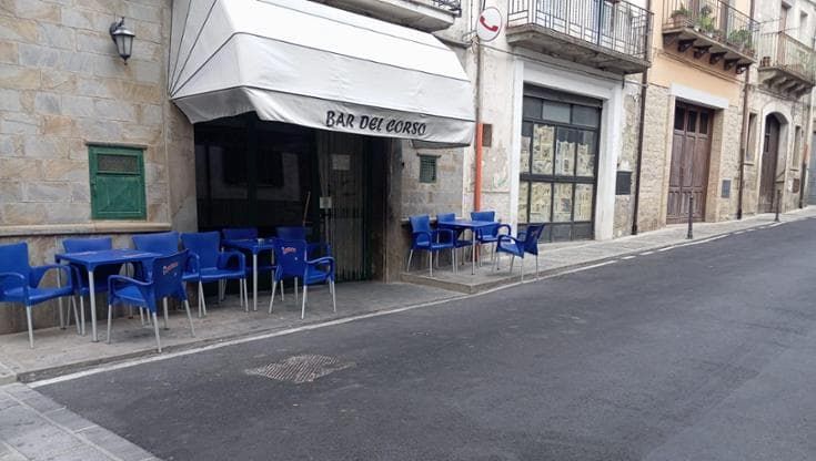 Matera, anziano tenta di uccidere una giovane barista: fugge all’arrivo dei carabinieri e si suicida