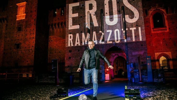 Eros Ramazzotti: “Quanta vita a Cinecittà, facevo il fattorino per mia madre sarta”