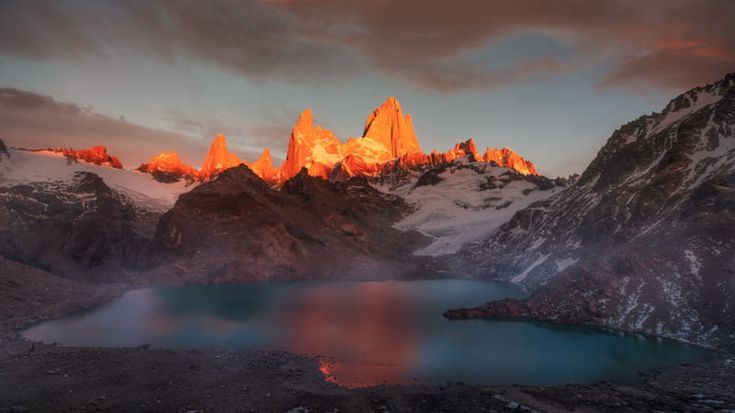 Nel silenzio della montagna: dalle Dolomiti alla Patagonia, 12 cammini verso indimenticabili albe