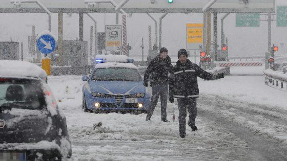 Maltempo, bufere di neve sull'Adriatico: molte scuole chiuse da Pescara al Barese