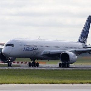Airbus, allarme europeo per l'A350: rischio esplosioni. Ma un software rimedia
